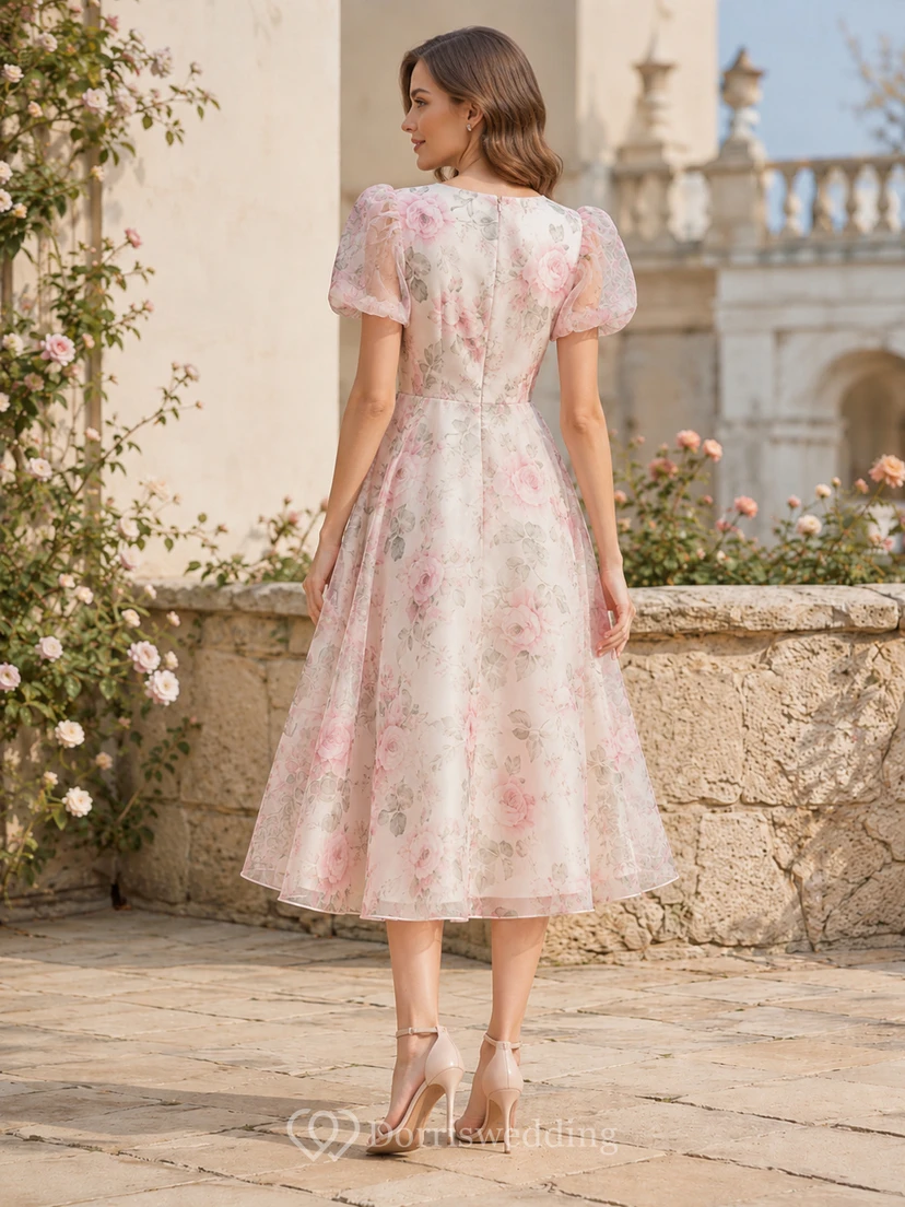 Robe d'invitée rose à fleurs en organza, manches bouffantes, coupe trapèze, longueur thé view 2