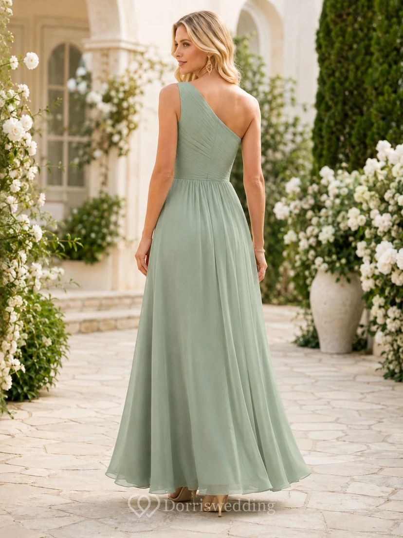 Robe de demoiselle d'honneur plissée, asymétrique, sans manches, en mousseline de soie couleur sauge, coupe trapèze, longueur au sol. view 2