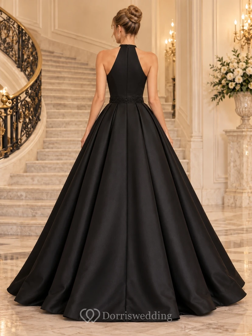 Robe de bal noire en satin à col montant et jupe ample, dos nu view 2