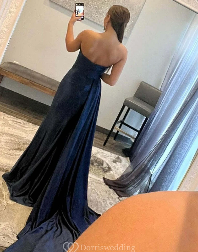 Vestido azul marino de terciopelo con ribete de encaje view 5