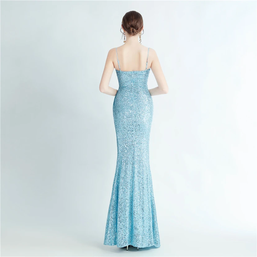 Robe de soirée longue à sequins haute densité, plissée, fendue sur le côté et à bretelles view 7