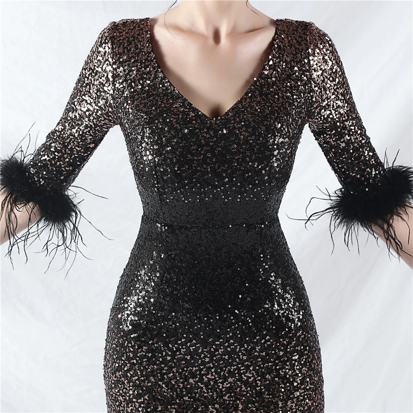 Robe de soirée artisanale à manches longues ornée de plumes d'autruche et de perles dégradées view 48