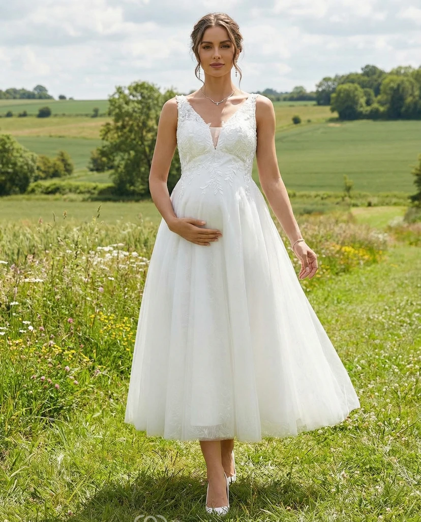 Robe de mariée de maternité mi-longue en dentelle à col en V et jupe en tulle sans manches