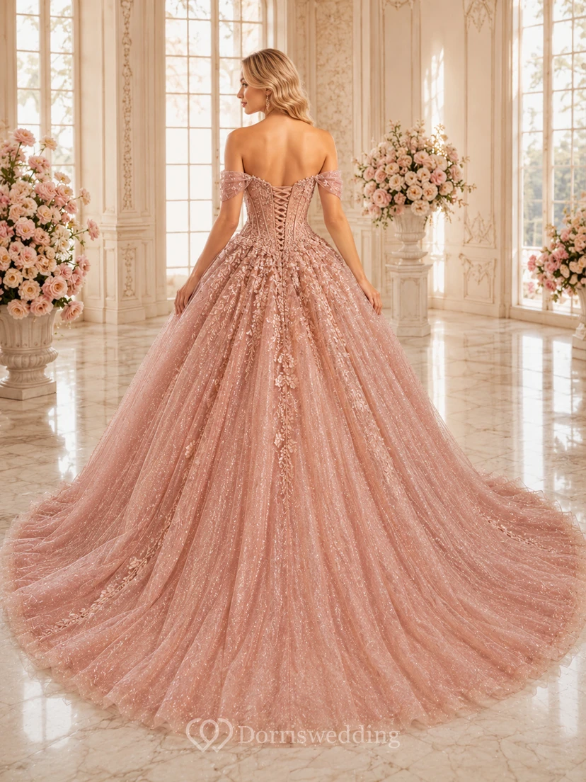 Robe de bal de princesse de quinceañera en tulle pailleté or rose doré, épaules dénudées et traîne chapelle view 2