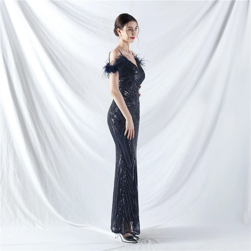 Vestido de noche con cuentas florales y plumas de avestruz elaboradas artesanalmente view 91