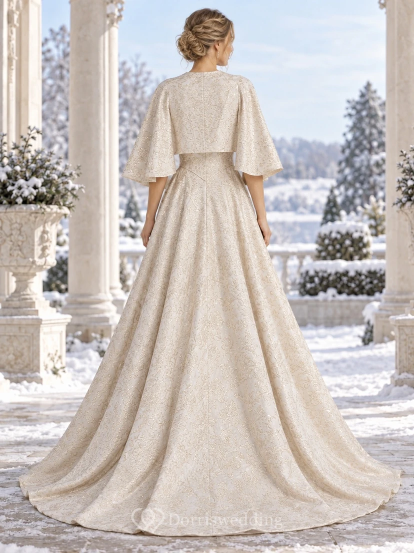 Vestido de novia de corte A con cuello cuadrado, cintura puntiaguda, capa de brocado y escote en A, color champán. view 2