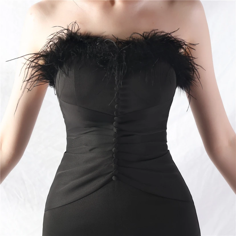 Robe courte à plumes d'autruche à ouverture artistique et ceinture à hanches view 24