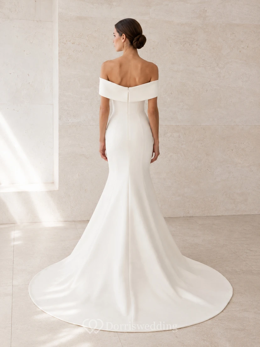 Robe de mariée moderne en satin, épaules dénudées, coupe sirène courte, plis taille basse, élégante pour la réception view 2