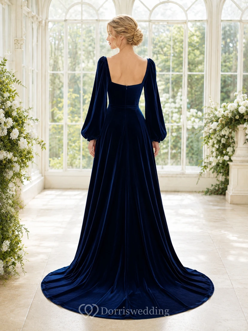 Robe de mariée trapèze en velours bleu marine à col carré et manches bouffantes view 2
