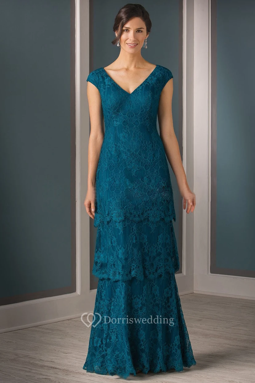 Kleid mit kurzen Ärmeln, V-Ausschnitt, Stufenrock und Falten aus Spitze für die Mutter der Braut