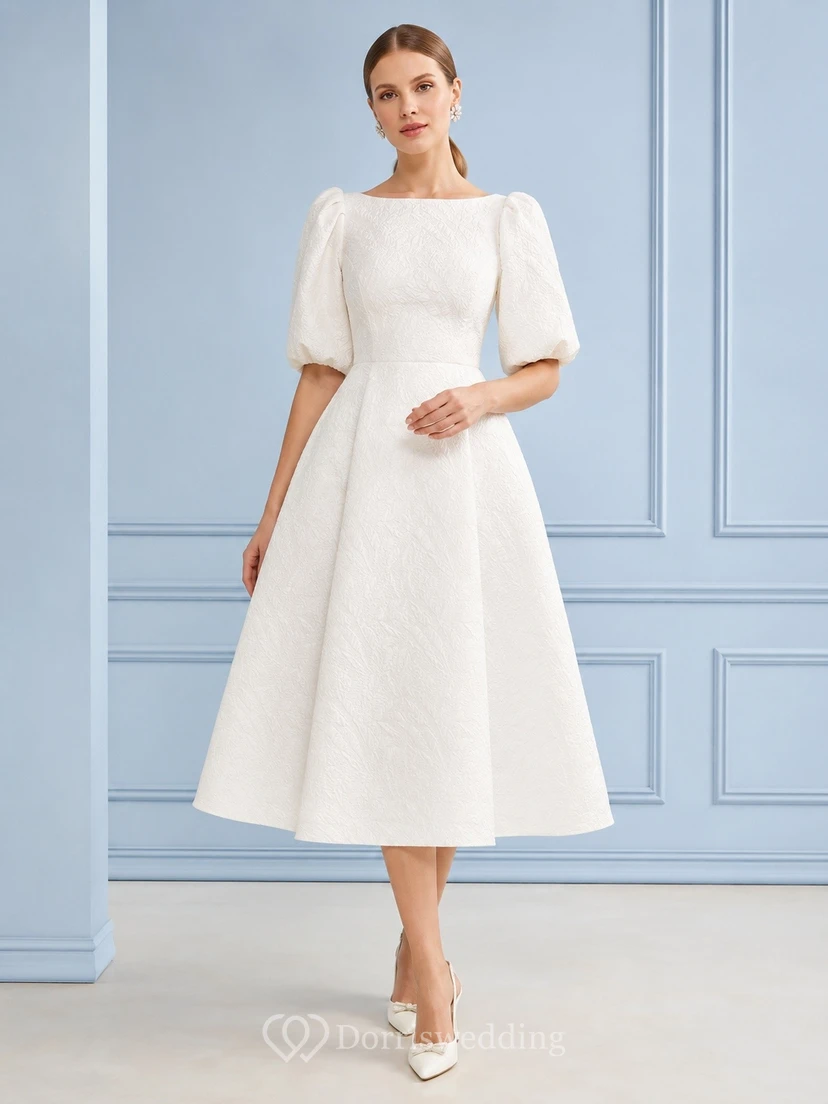 Robe midi trapèze en taffetas blanc à col rond et manches trois-quarts