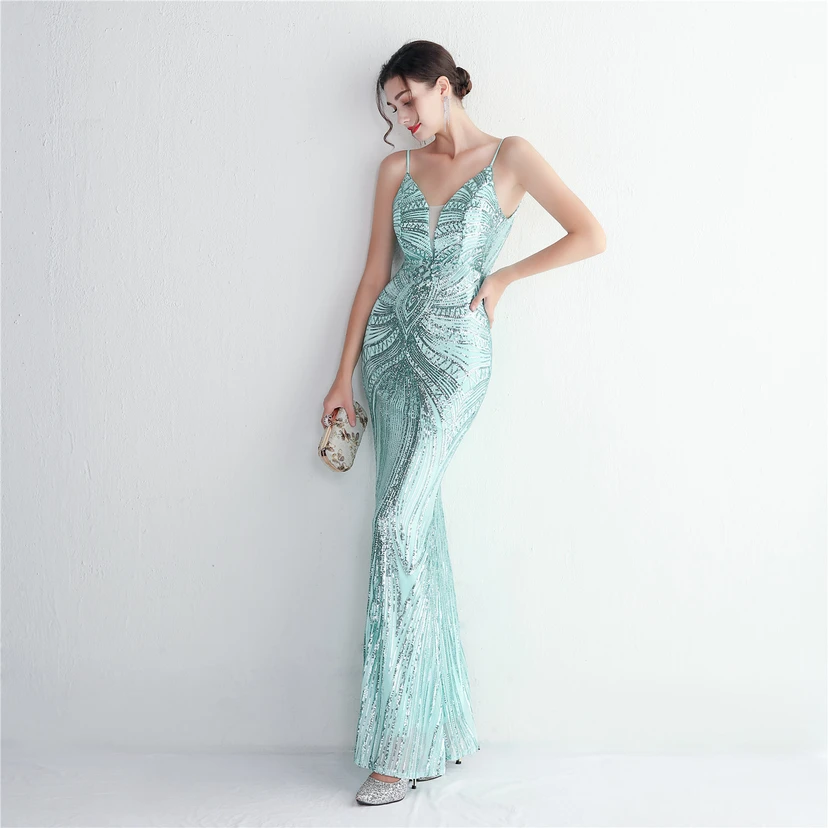 Vestido largo de noche con lentejuelas y tirantes de flores, ajustado, elegante y de estilo sofisticado. view 40