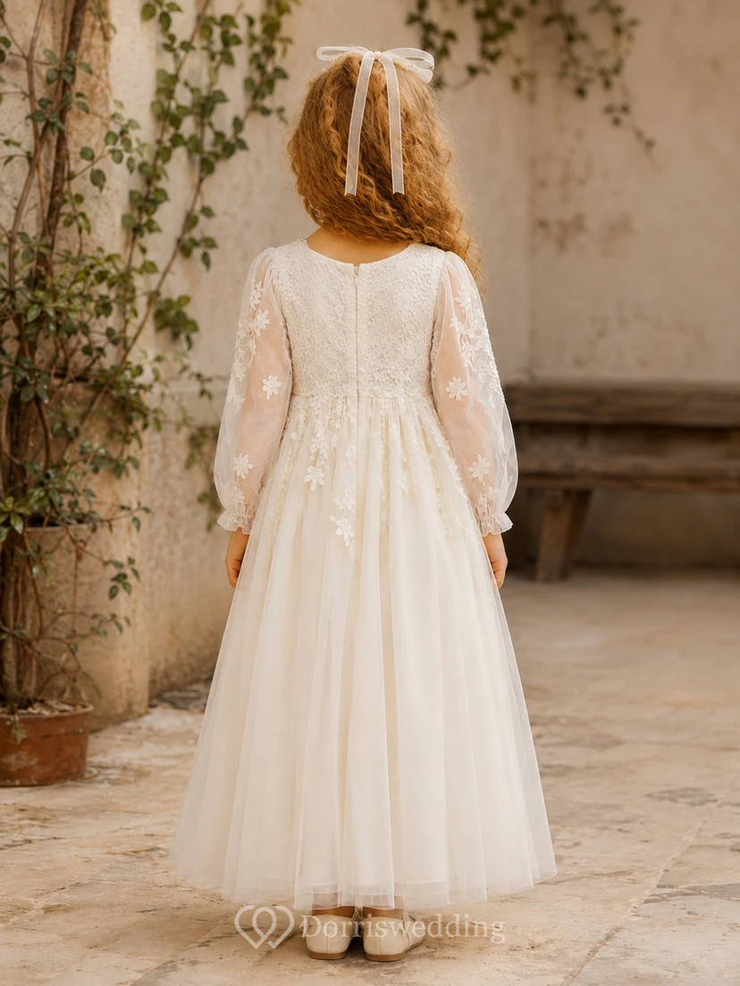 Robe de demoiselle d'honneur en dentelle ivoire et tulle, coupe trapèze, manches longues, col en V, longueur au sol, plissée view 2