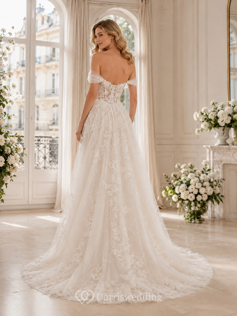 Robe de mariée trapèze en dentelle florale à épaules dénudées et décolleté cœur avec épaules tombantes et traîne courte view 2