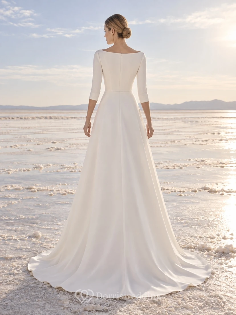 Vestido de novia sencillo con escote barco, mangas tres cuartos, corte en A, corpiño liso y cola. view 2