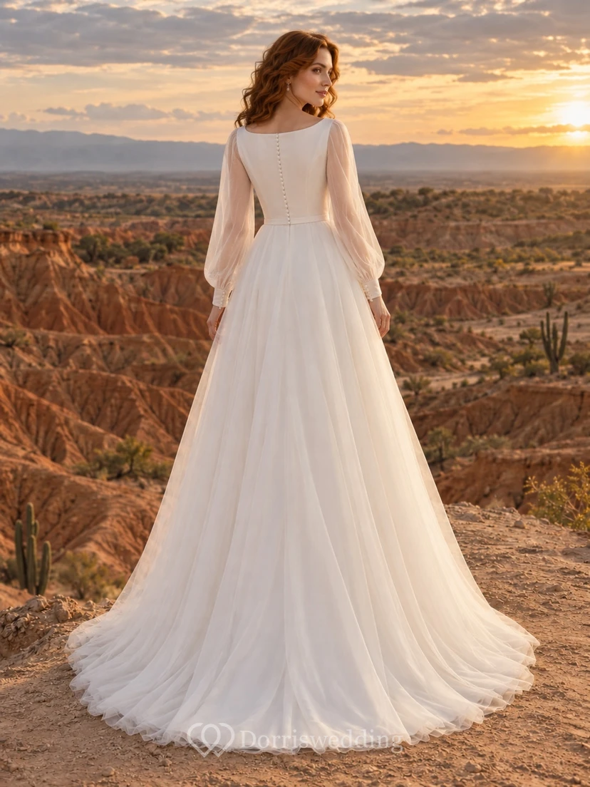 Vestido de novia de tul de manga larga con escote barco, corpiño y cola en línea A. view 2