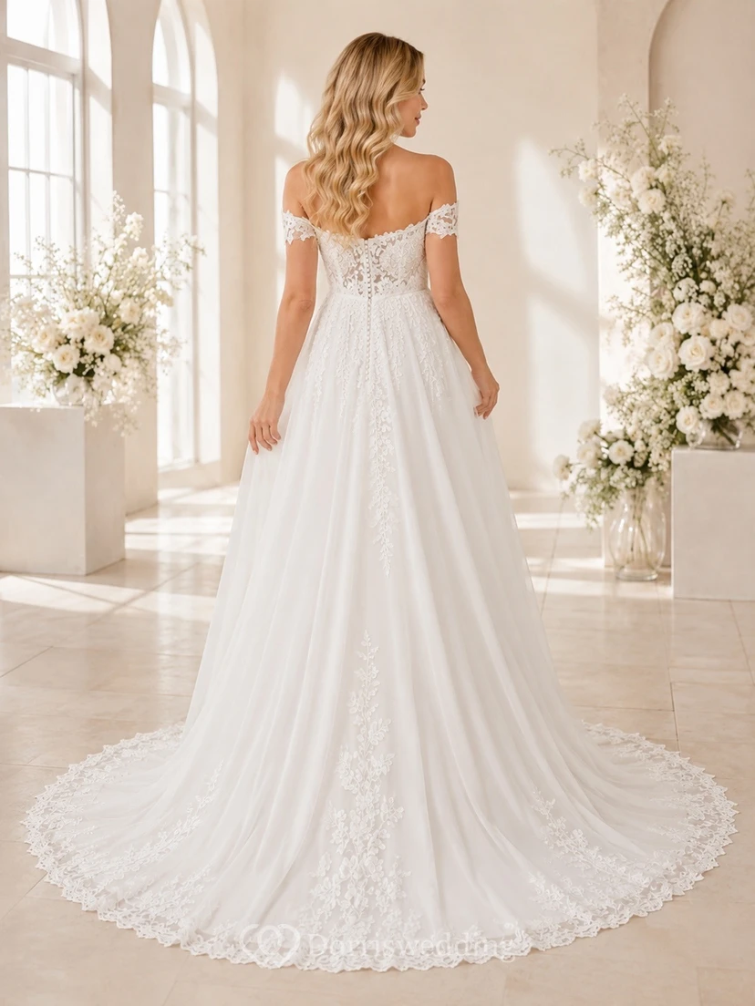 Vestido de novia de maternidad estilo imperio con hombros descubiertos, corte A, tul, encaje y apliques en la cola view 2