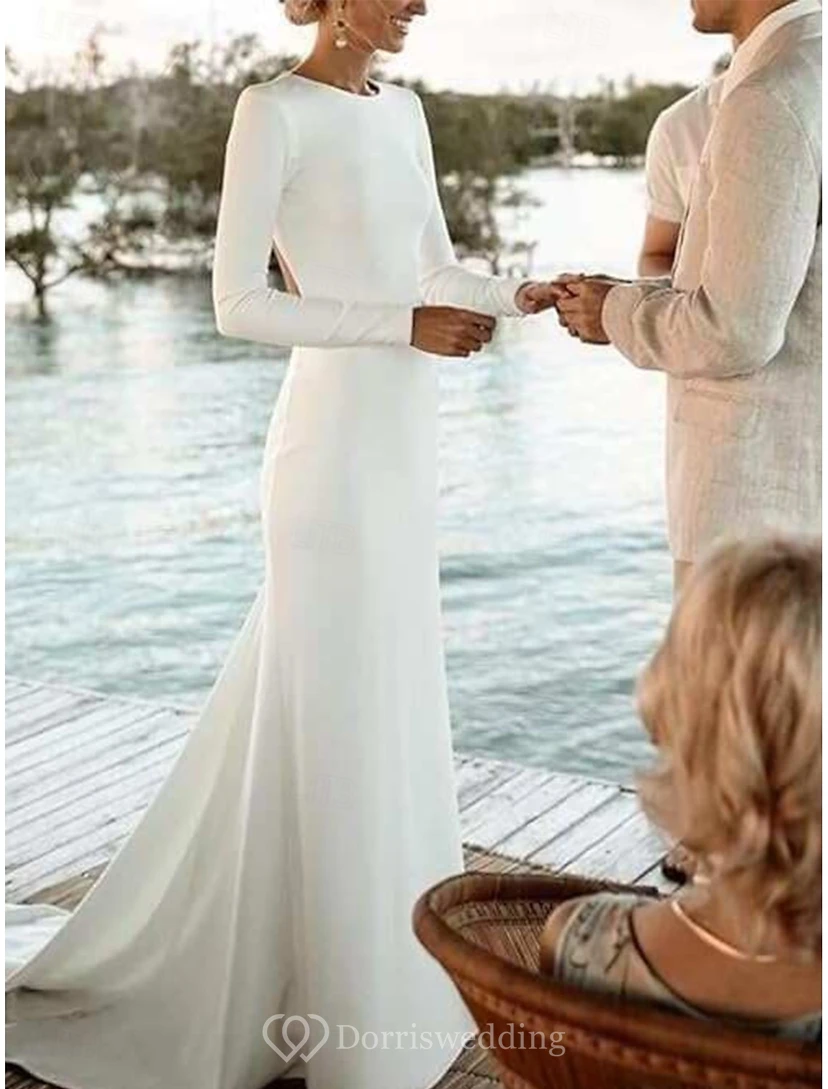 Robe de mariée fourreau minimaliste à manches longues view 4