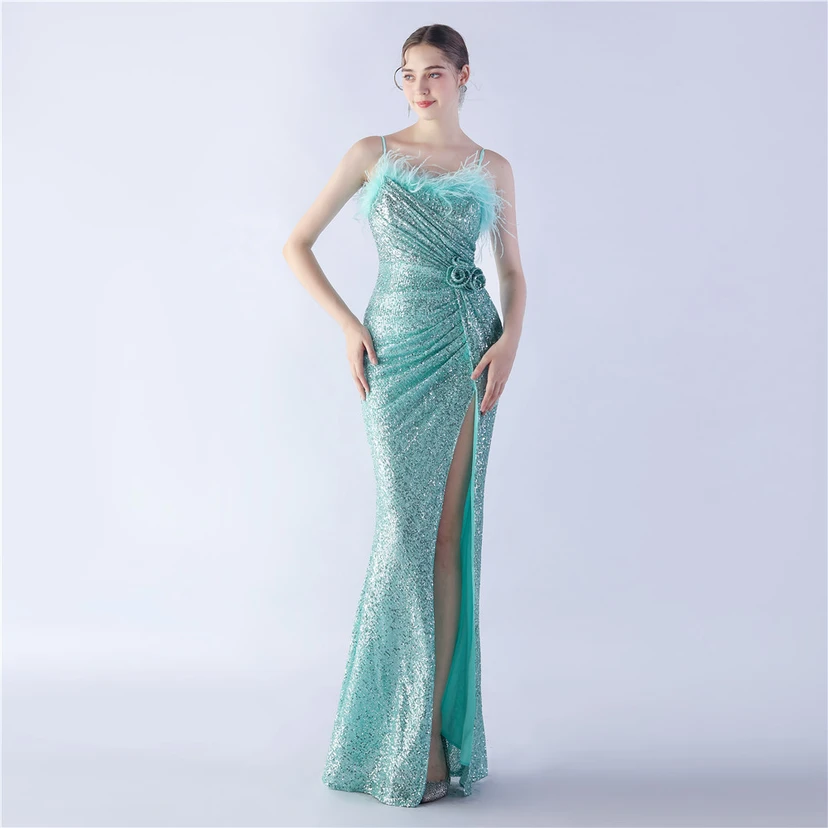 Vestido de noche de alta gama para bodas, con flores y detalles de plumas de avestruz. view 28