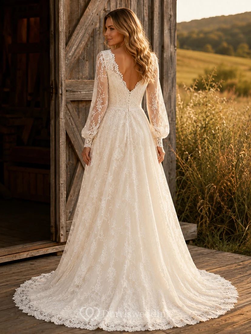 Robe de mariée champêtre en dentelle, coupe trapèze, col en V, manches longues, traîne chapelle view 2