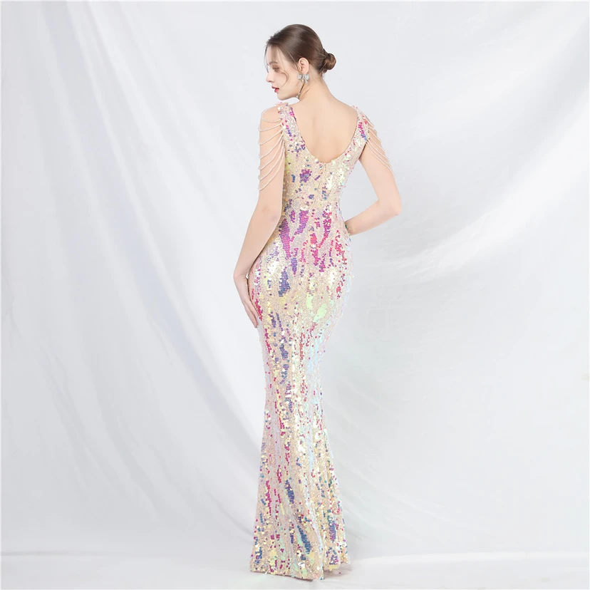 Vestido de noche largo con lentejuelas y abalorios view 60