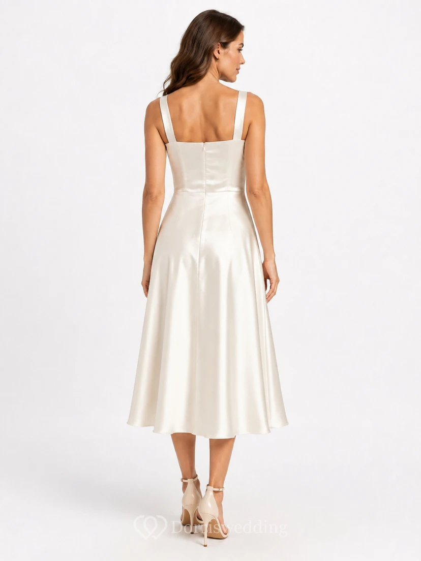 Robe cocktail plissée en satin blanc à col carré et longueur thé view 2