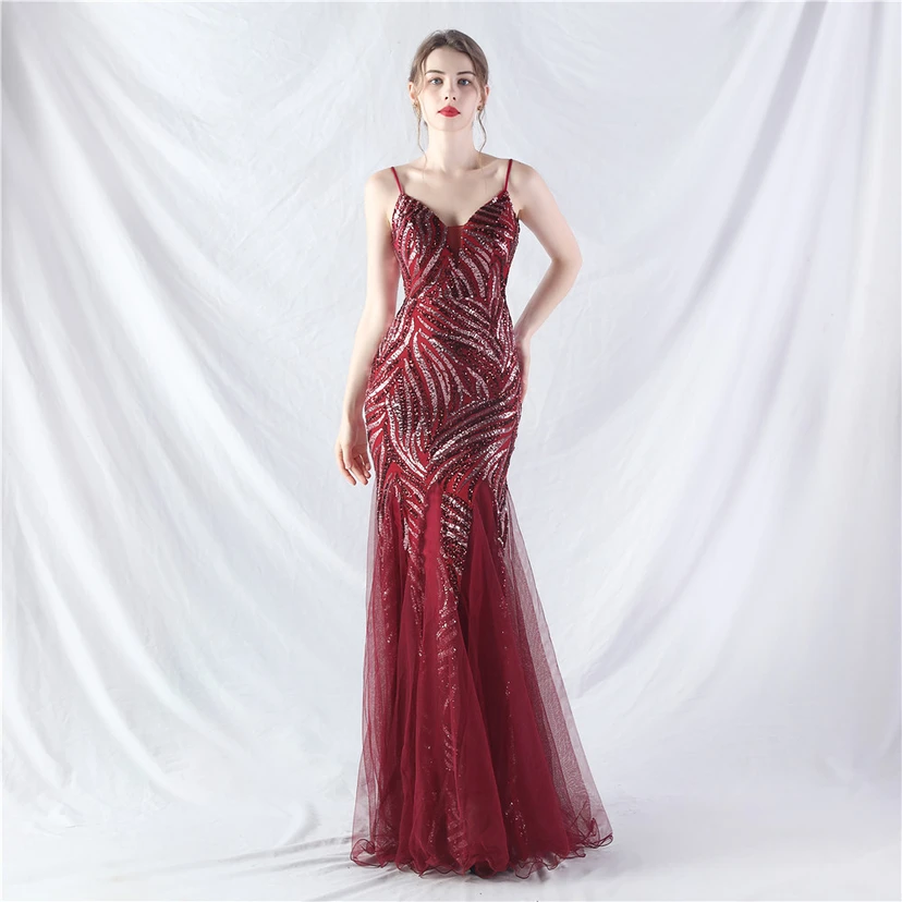 Paillettenbesetztes Abendkleid aus Netzstoff und Trägern view 56