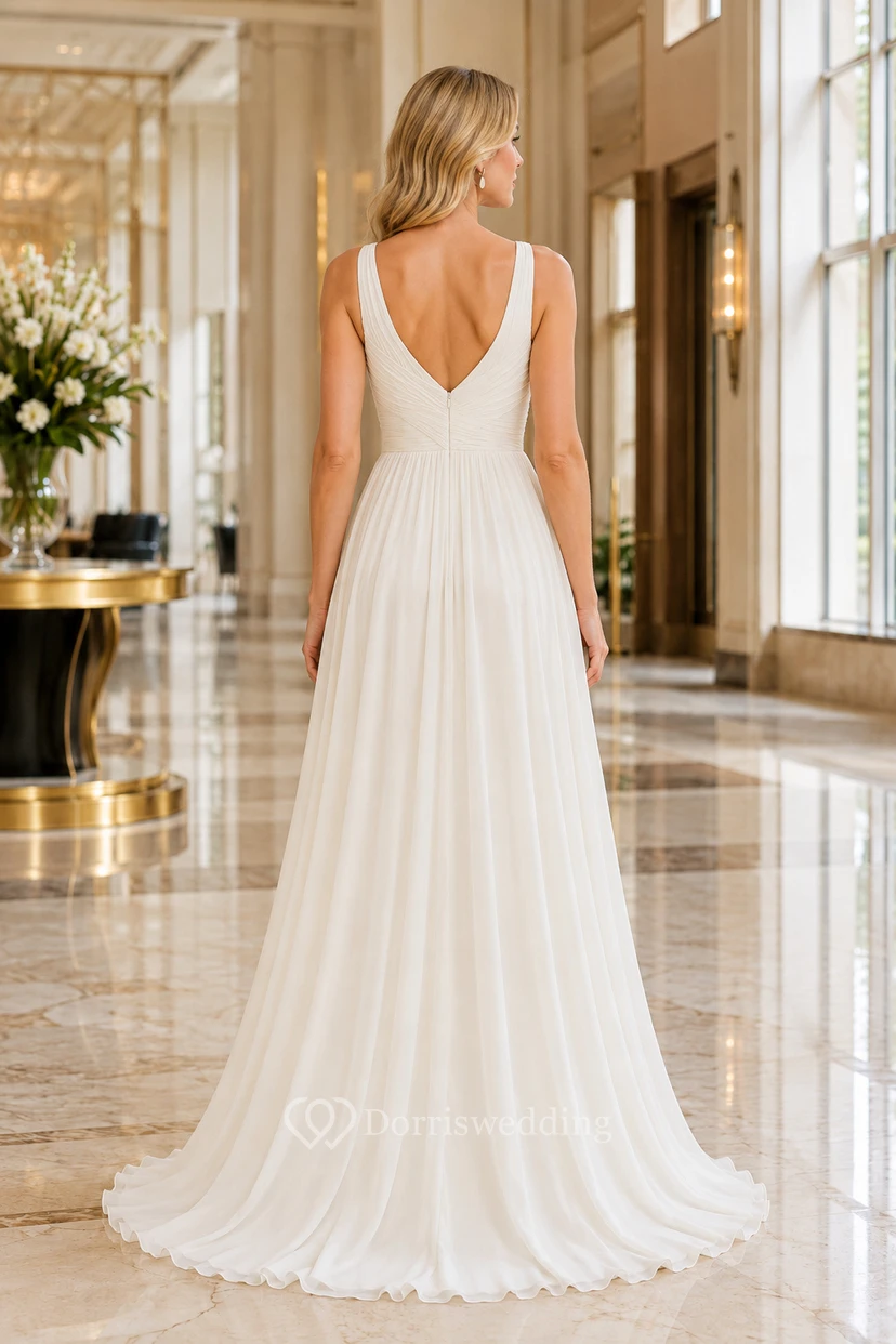 Robe de mariée trapèze en mousseline à col en V, corsage plissé et traîne pour la cérémonie view 2
