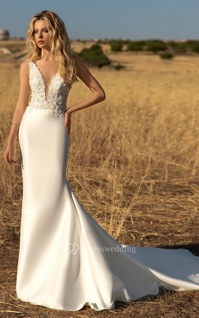 Vestido de novia moderno de satén sin mangas, largo hasta el suelo, con escote pronunciado y apliques.