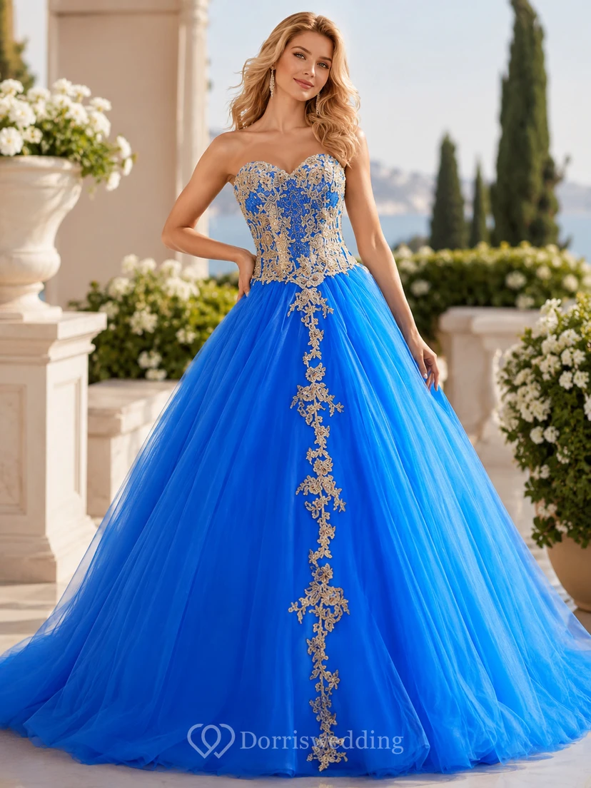 Langes Ballkleid mit Applikationen, Reißverschluss und Schnürung am Rücken aus Tüll und Spitze video preview
