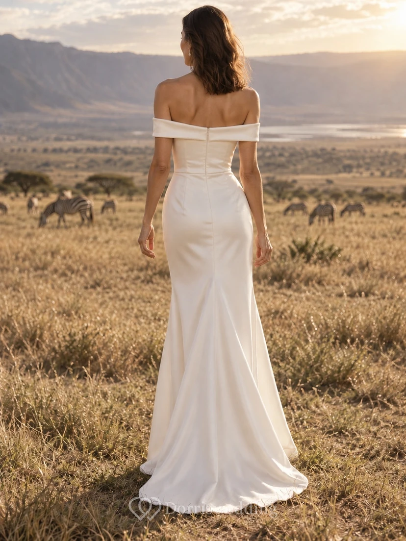 Vestido de novia sencillo de satén con escote de hombros descubiertos, corte recto, cintura drapeada y abertura lateral. view 2