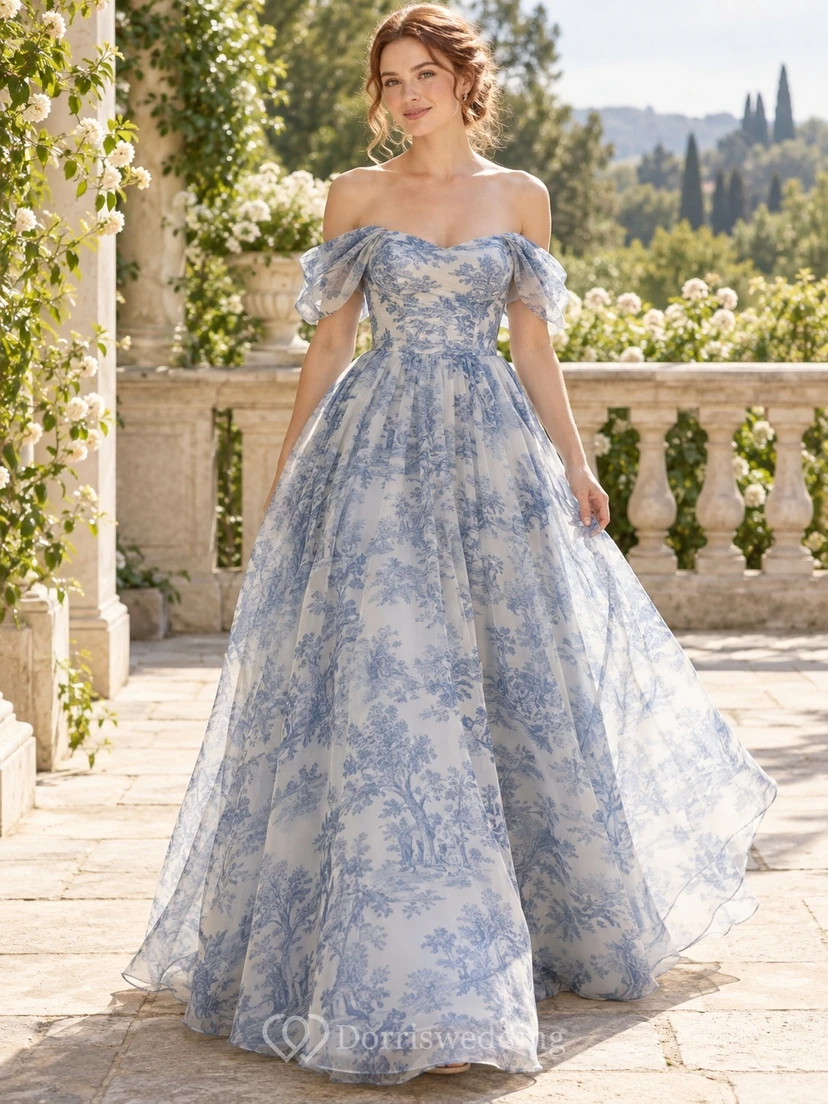 Himmelblaues Brautjungfernkleid aus Chiffon mit floralem Toile-Muster, schulterfreiem Ausschnitt und bodenlangem Rock