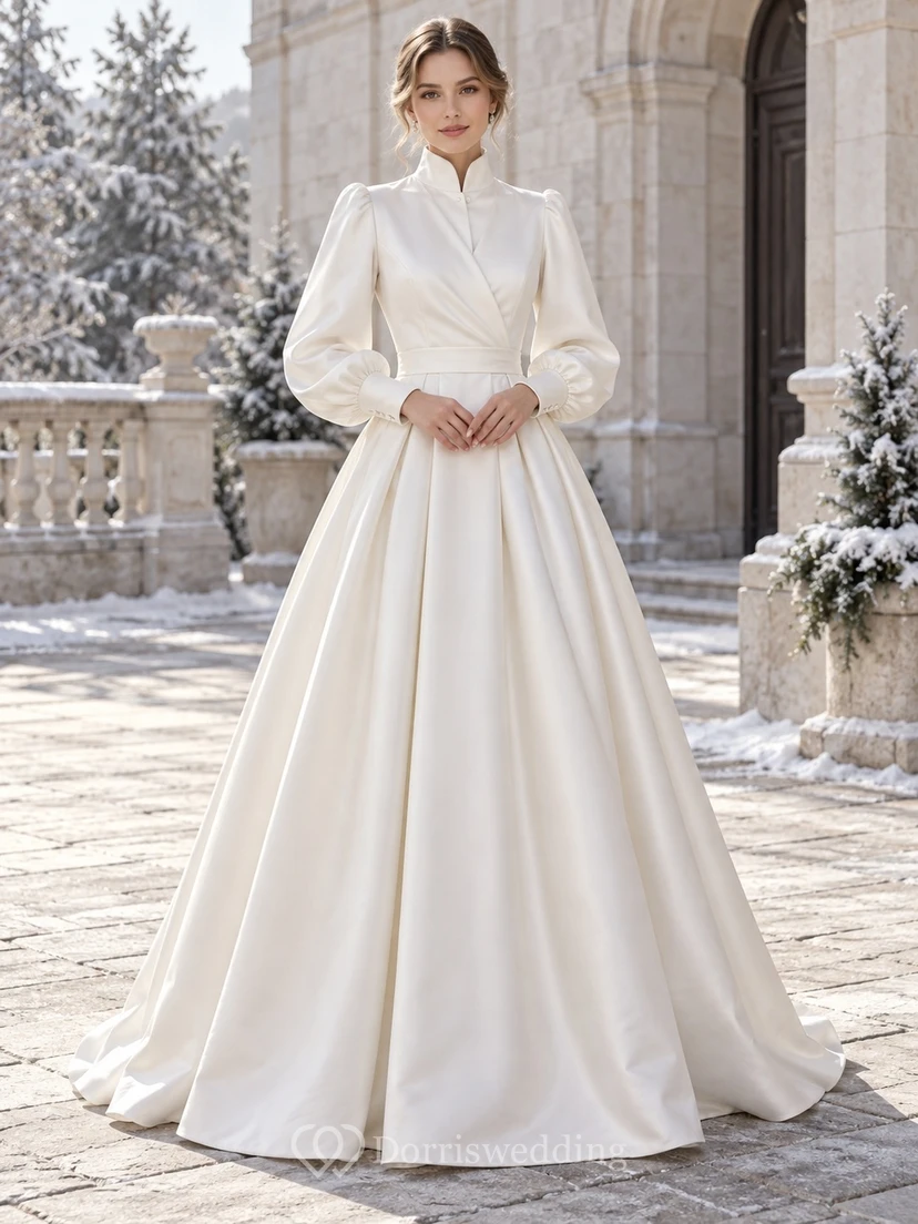 Vestido de novia de satén cruzado con cuello alto y mangas largas estilo obispo.