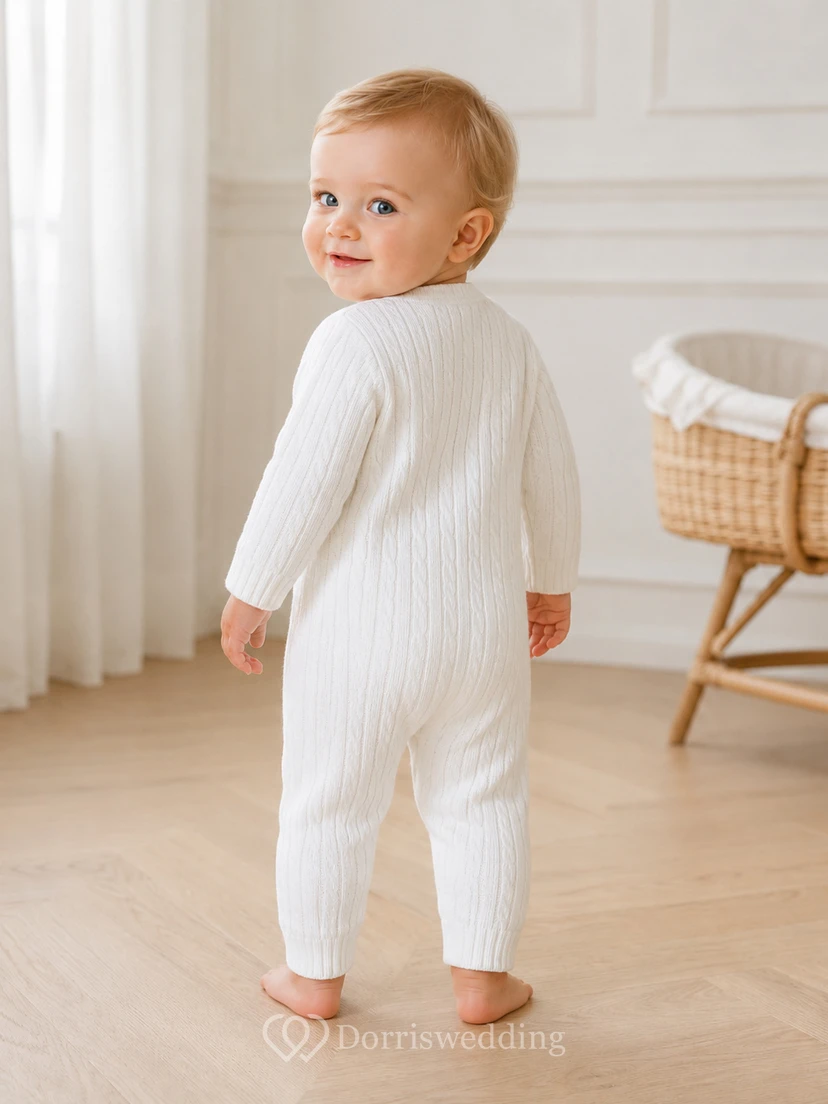 Weißer, gerippter Baby-Strampler mit Knöpfen und langen Ärmeln, Aufdruck „Blessing“ für Jungen view 2