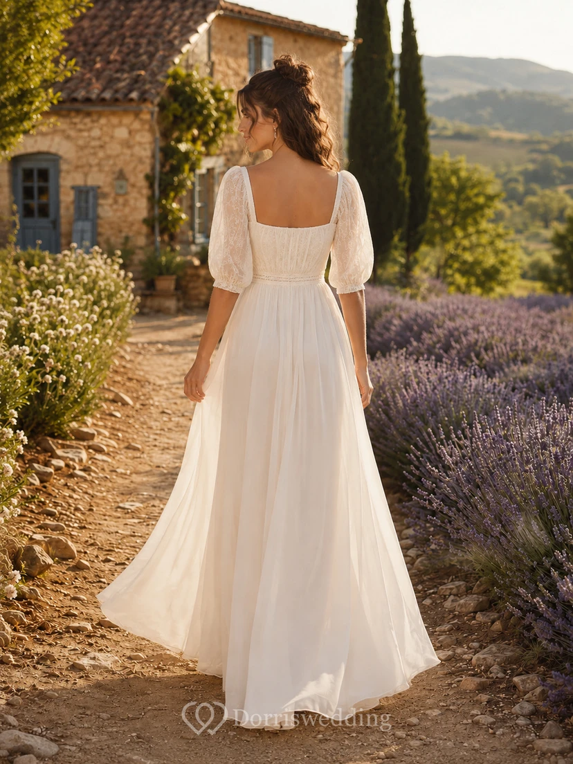 Robe de mariée champêtre en mousseline à col carré et manches bouffantes view 2