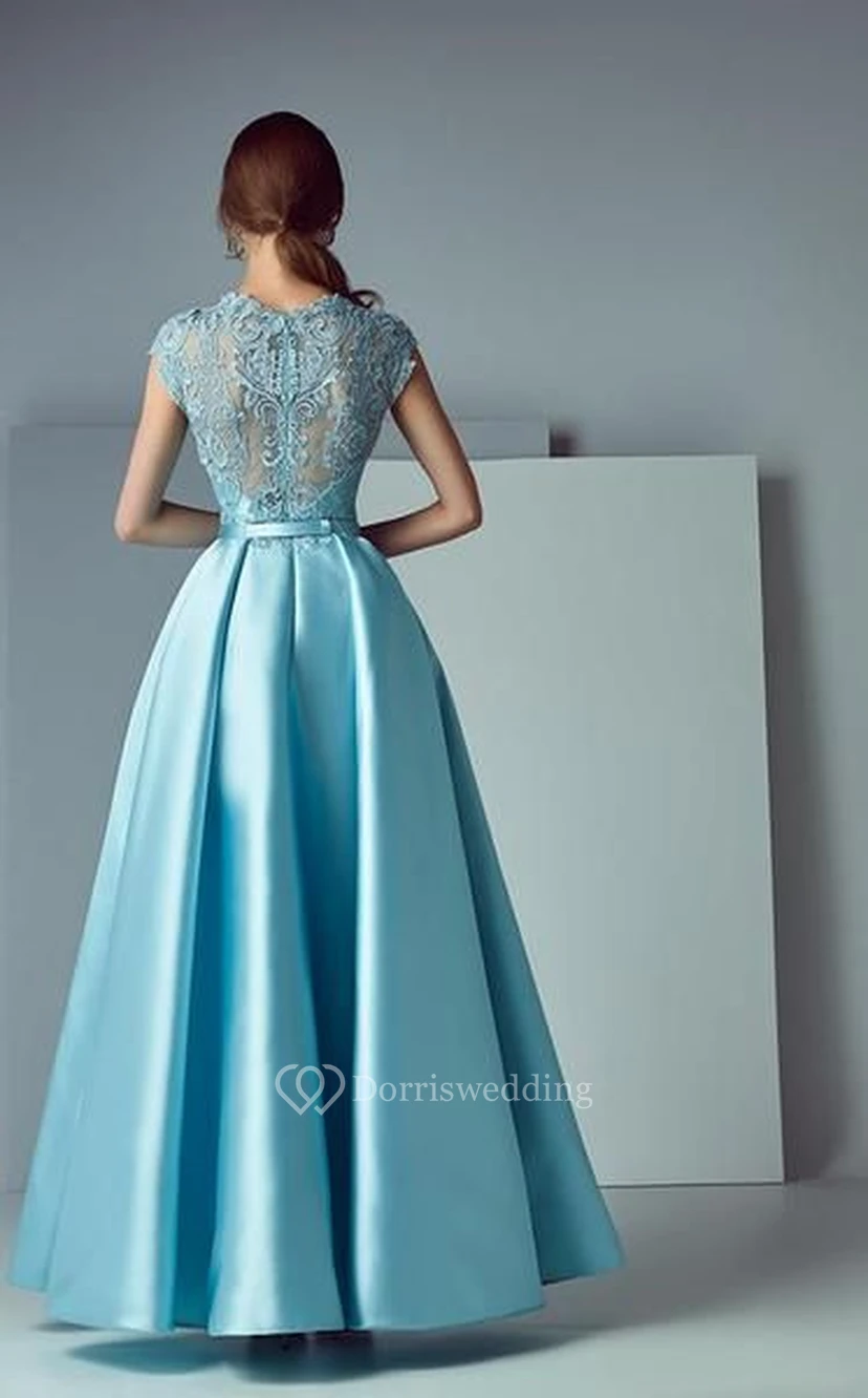 Hochgeschlossenes, tailliertes, blaues A-Linien-Abendkleid aus Satin mit Schlitz und Applikationen view 2