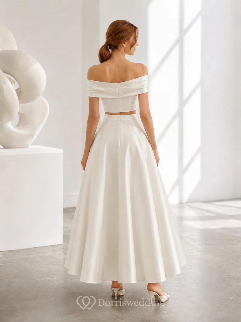 Robe de mariée deux pièces en satin à épaules dénudées, longueur thé, coupe trapèze view 2