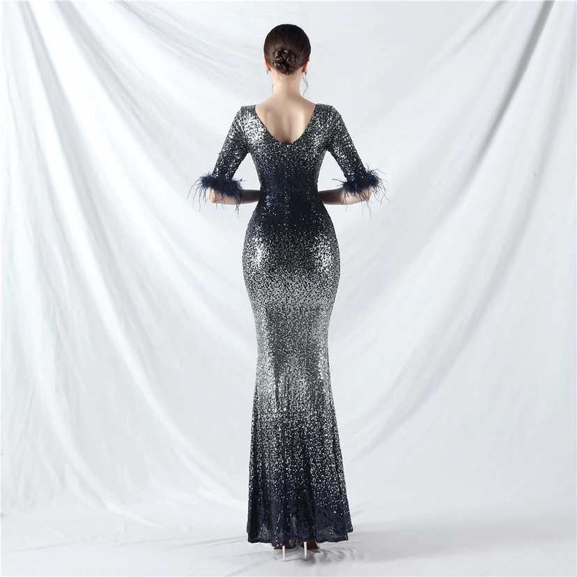 Robe de soirée artisanale à manches longues ornée de plumes d'autruche et de perles dégradées view 26