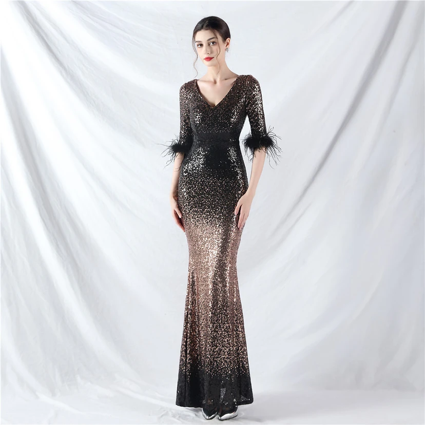Robe de soirée artisanale à manches longues ornée de plumes d'autruche et de perles dégradées view 41