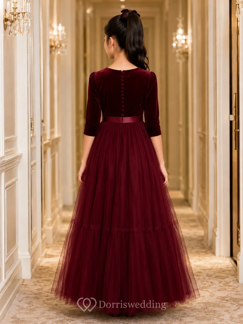 Robe de demoiselle d'honneur junior bordeaux, coupe trapèze, ornée de bijoux, manches trois-quarts et jupe à volants élégante view 2
