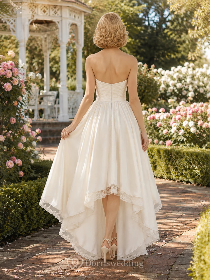 Robe de mariée bustier vintage asymétrique pour garden-party view 2
