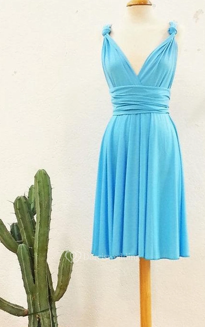 Romantisches kurzes, hellblaues Infinity-Kleid für die Brautjungfern am Pool in Malibu – perfekt für einen romantischen Abend. view 2