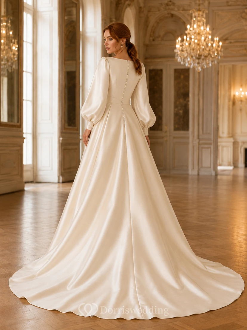 Robe de mariée en satin sobre, coupe trapèze, col bateau, manches longues, traîne courte view 2
