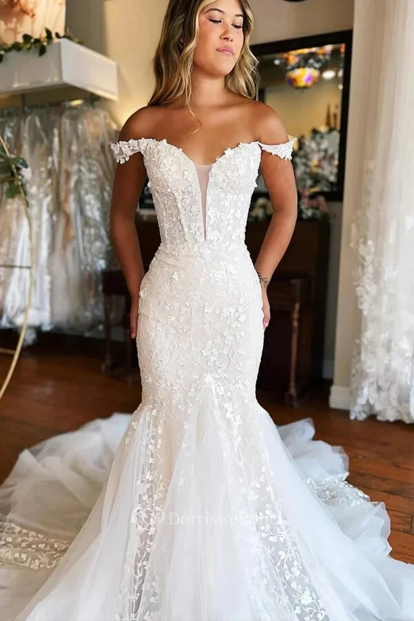 Lace Mermaid Queen Anne Tulle Low-v Back Wedding Dress view 3