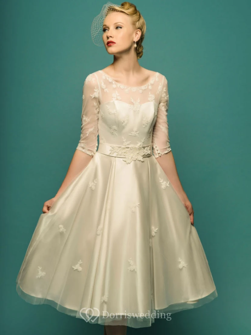 Vestido de novia de corte A, largo hasta la rodilla, con mangas ilusión, escote redondo y apliques de tul. view 4