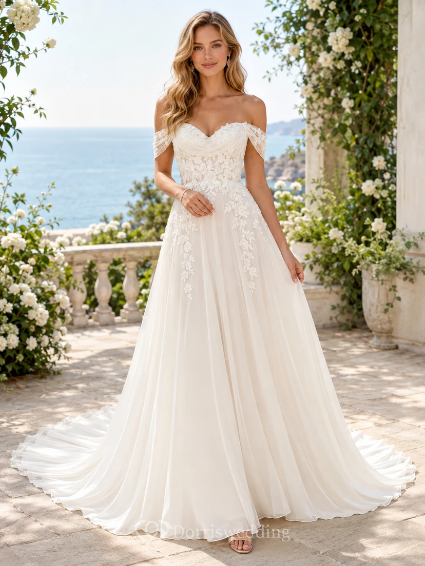 Vestido de novia de encaje y tul, corte en A, hombros descubiertos, cola larga.