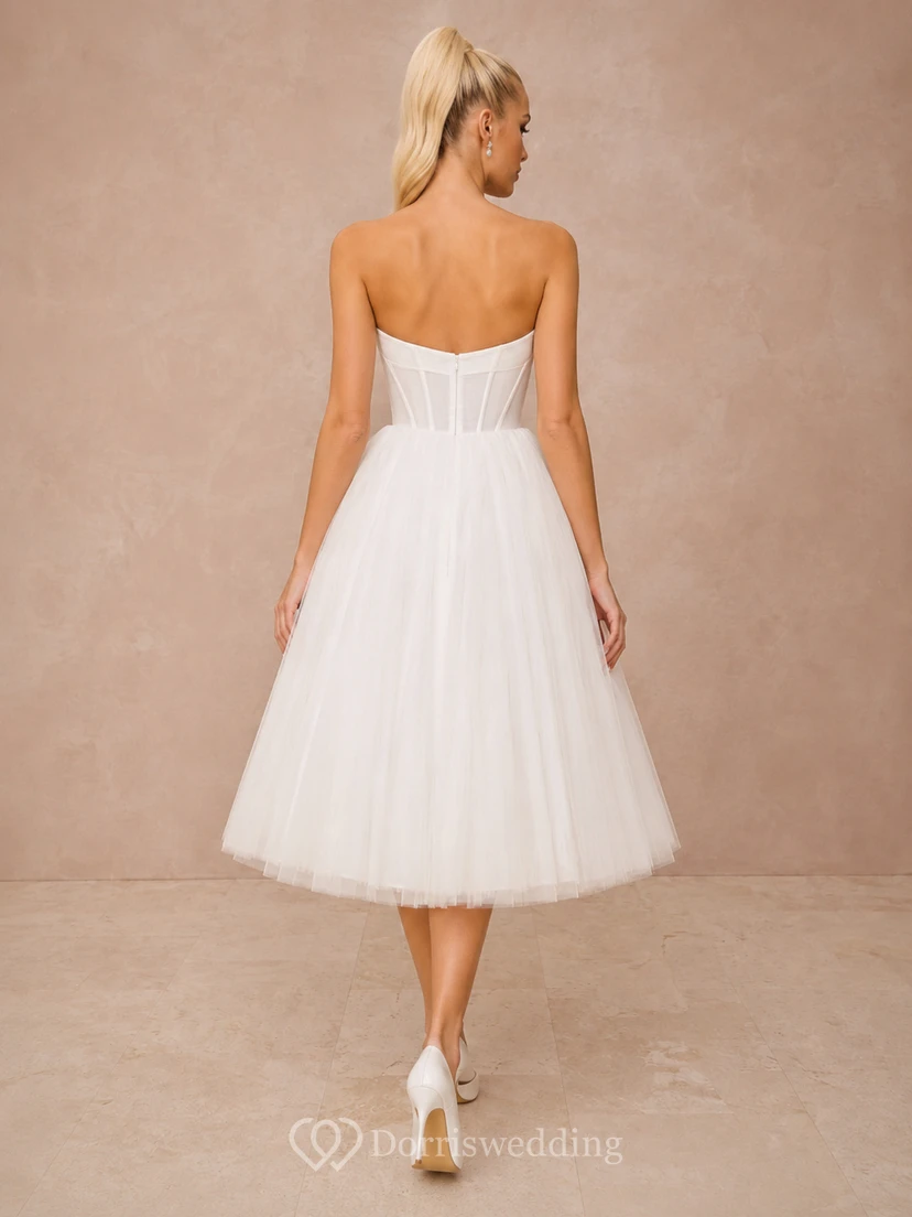 Robe de mariée civile romantique moderne, bustier cœur en tulle, coupe trapèze, longueur thé view 2