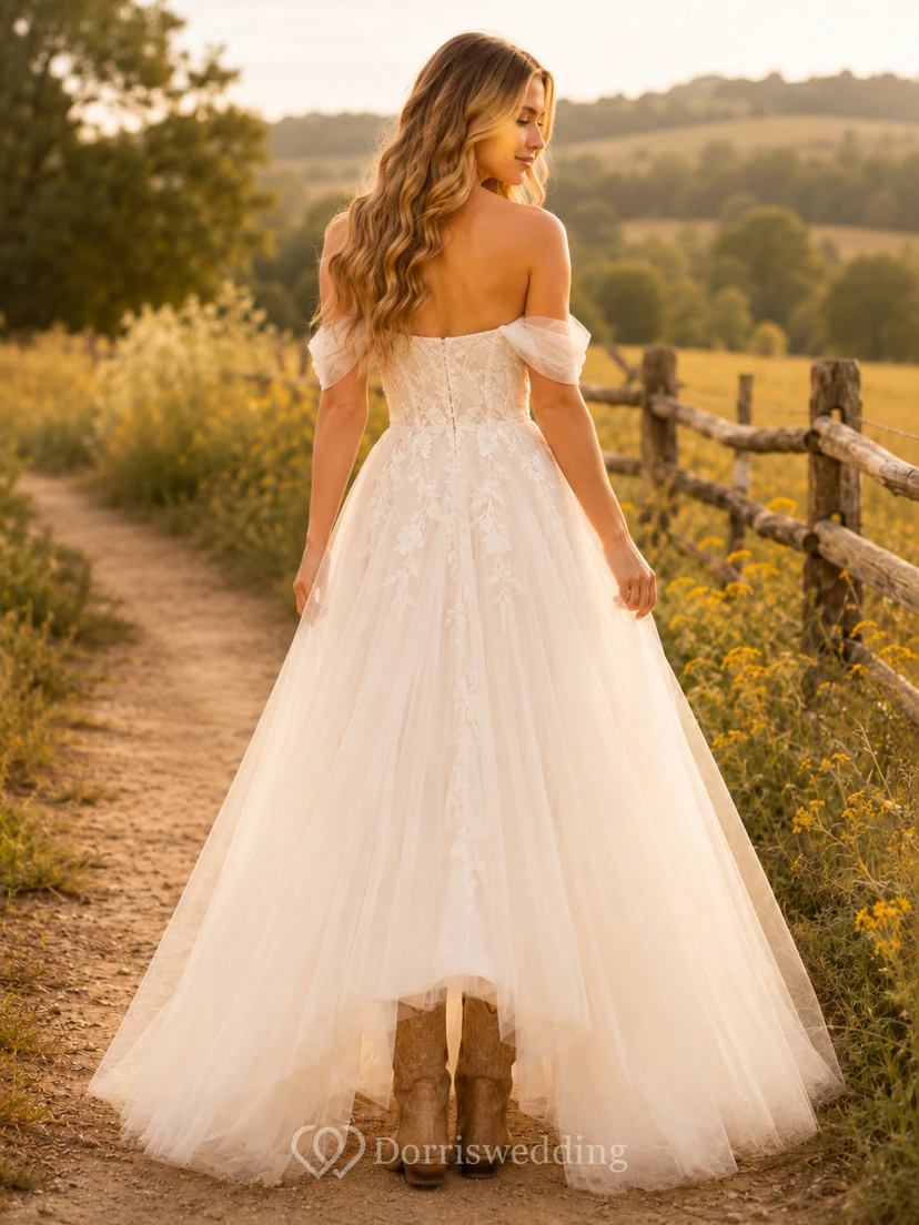 Robe de mariée de maternité à fines bretelles, corsage en dentelle, coupe trapèze, style champêtre, avec traîne view 2
