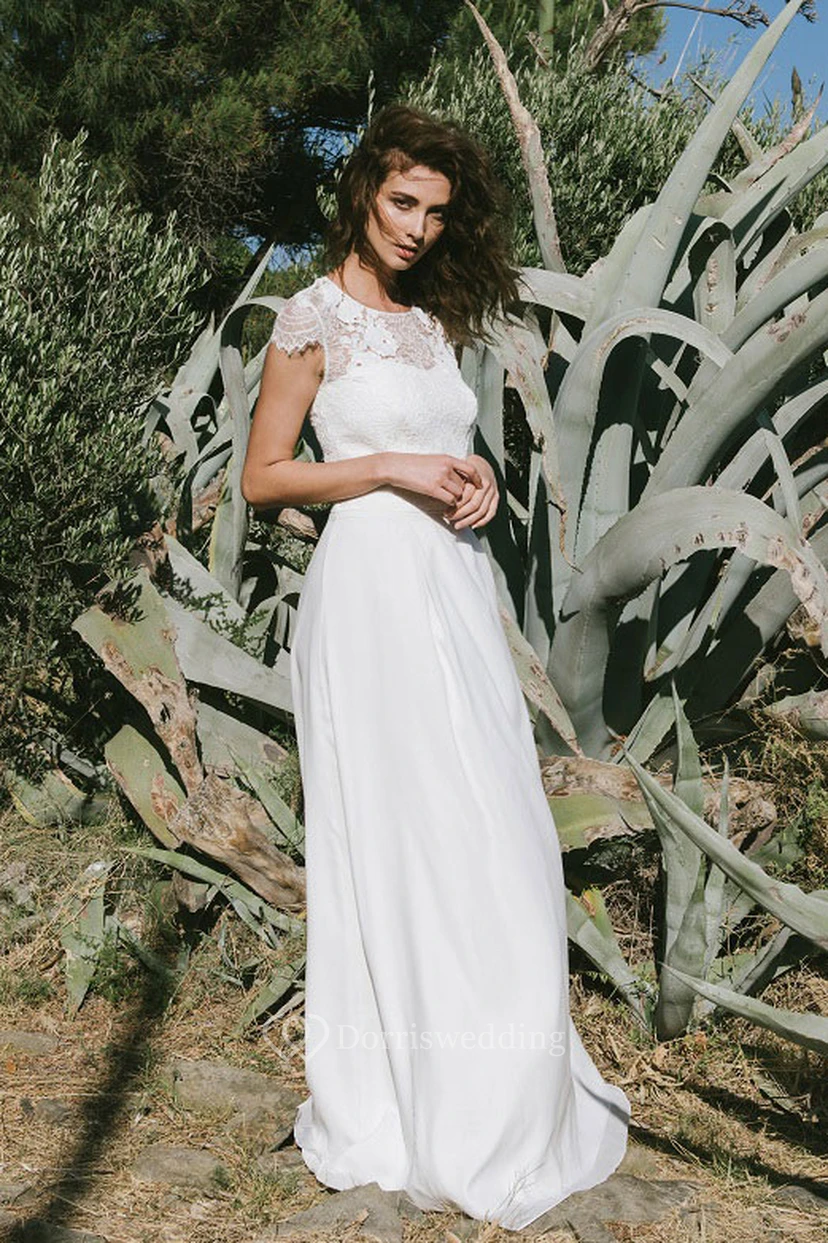 Schlichtes Brautkleid mit Schleppe