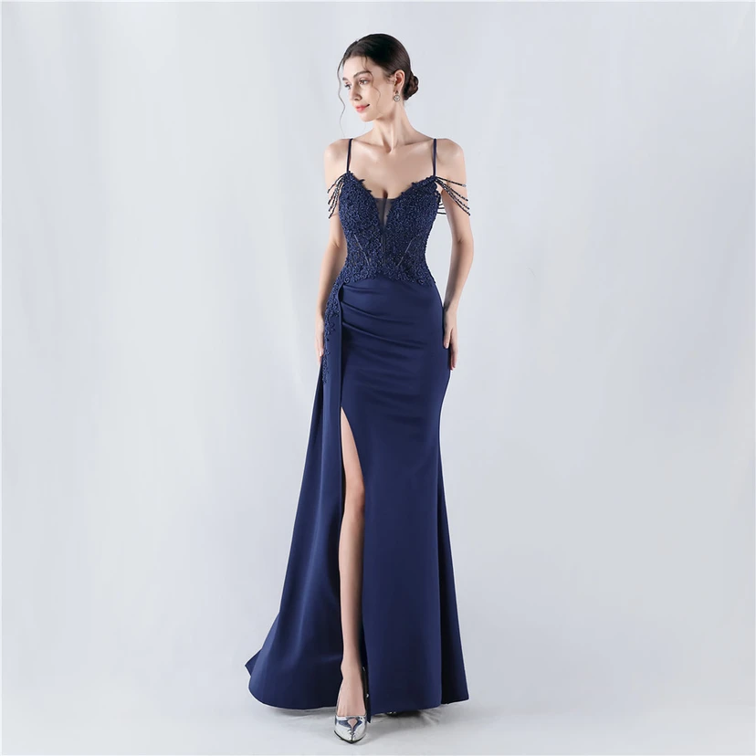 Schweres, mit Diamanten und Blumen besetztes, tailliertes Abendkleid aus Satin mit Fischgrätmuster und Perlenbesatz für Jahrestreffen und Hochzeiten view 41